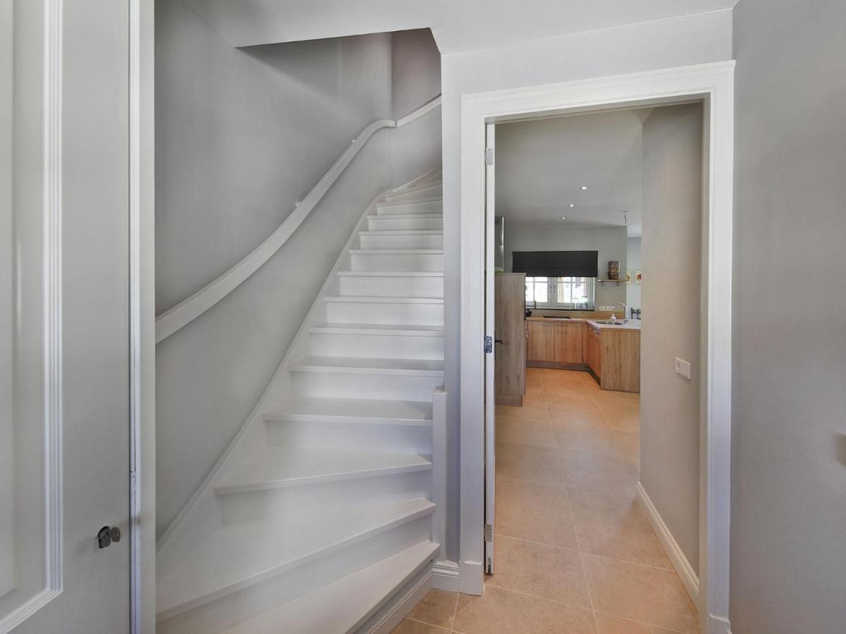Apartment Elegant In With Balcony