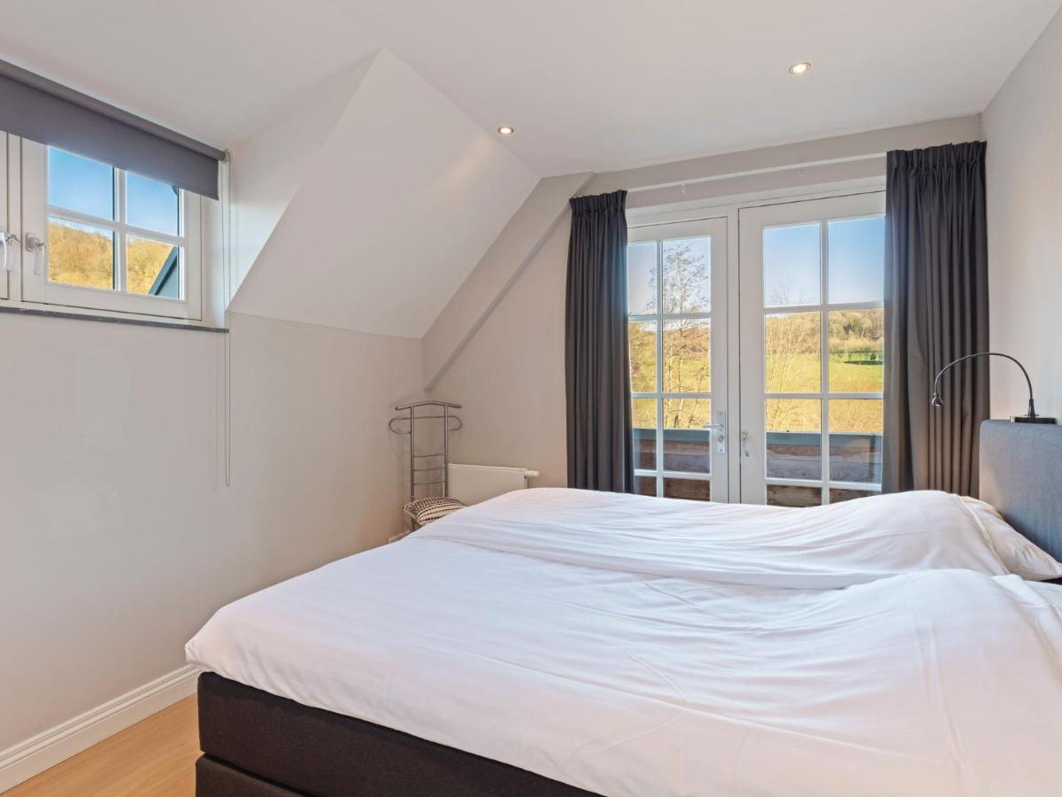 Elegant In With Balcony * Slenaken