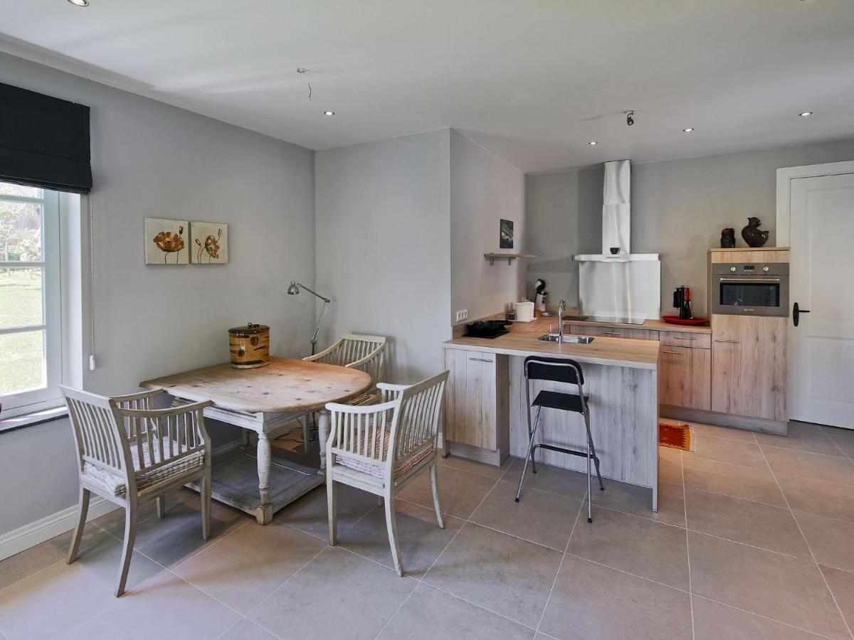 Elegant In With Balcony Apartment *